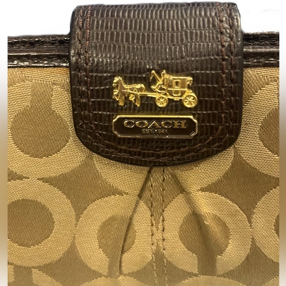 30 Coach Signature C Lurex Logo Wallet - Picture 4 of 6
